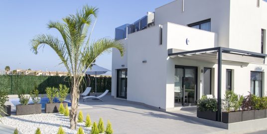 Schöne Neubau-Villa, 6 Zimmer, mit Pool in guter Lage von Torrevija, Costa Blanca