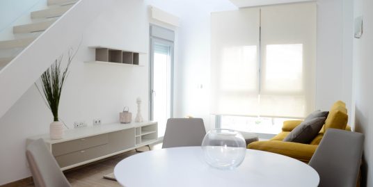 Appartement 3 Zimmer, 2 Bäder, Pool, Klimaanlage, 300 Meter vom Meer entfernt