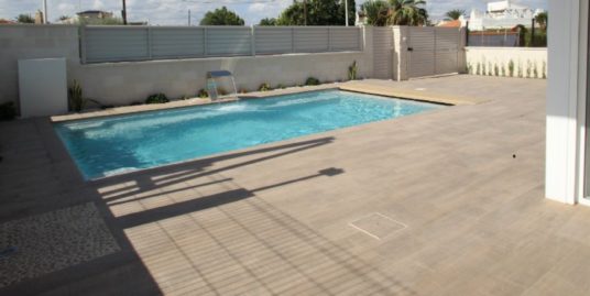 Villa, 7 Zimmer, Mit Pool In zentraler Lage von Torrevieja, Costa Blanca