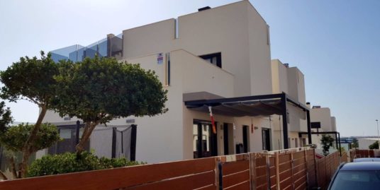 Schöne Villa, 7 Zimmer, mit Pool in guter Lage von Torrevieja, Costa Blanca